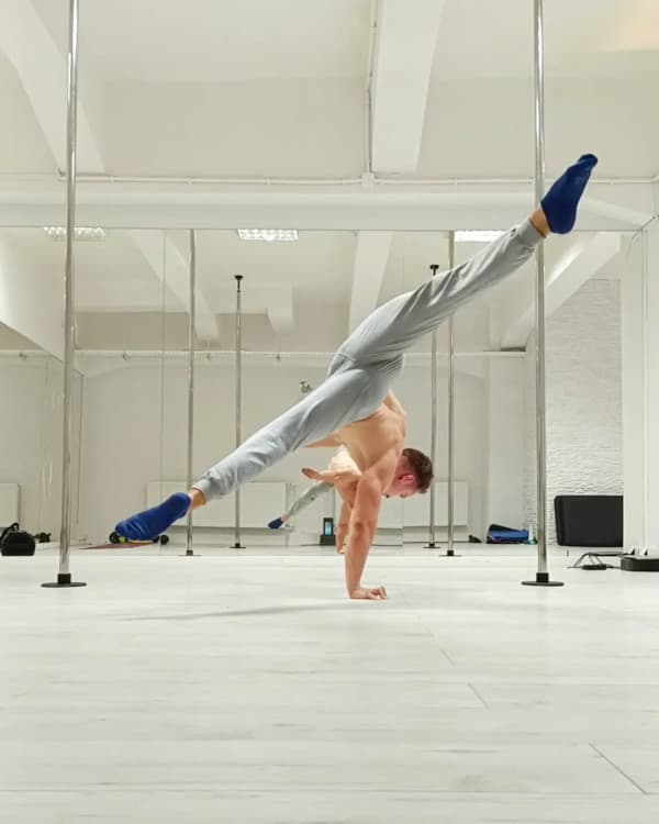 Handstands - zajęcia pole dance